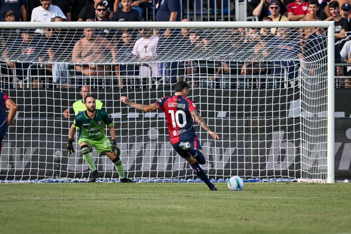 Poker al Frosinone, Cagliari agli ottavi di Coppa con il Napoli