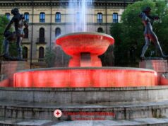 La fontana del Graziosi si tinge di rosso per un mondo senza minaccia nucleare
