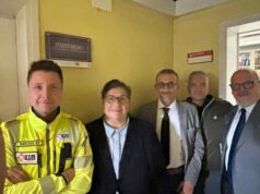 Una targa in memoria del dottor Conserva