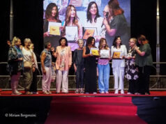 Vignola in arte, premiate le vetrine più votate per la mostra “Vibrazioni in rosso”