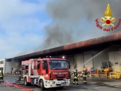 Violento incendio nel capannone della DSV di Modena