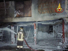 Incendio nella notte a Poviglio. Coinvolti un camper, una legnaia ed un pollaio