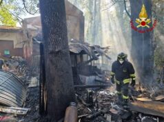 Incendio di un casolare abbandonato a Vignola, messe in sicurezza diverse bombole di GPL