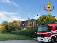 A fuoco il tetto di un’abitazione a Castel San Pietro Terme