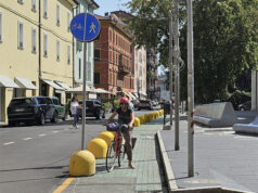 Mobilità sostenibile e sicurezza davanti alle scuole sassolesi: due nuovi piccoli interventi