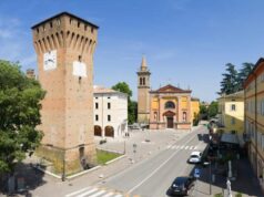 Castelnuovo, imitazioni e comicità in piazza Papa Giovanni XXIII