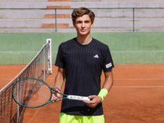 Giovane tennista Vasamì testimonial Intesa Sanpaolo con Sinner e Paolini