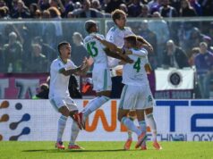 La Roma vince anche a Firenze e resta in vetta