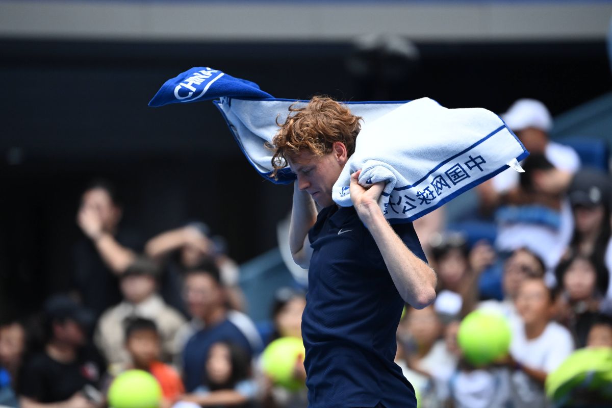 Crampi per Sinner a Shanghai: si ritira al 3° contro Griekspoor