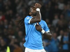 Il Napoli batte in rimonta il Genoa, 2-1 al Maradona