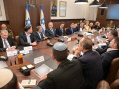 Israele approva l’accordo, a Gaza è in vigore il cessate il fuoco. Previsto vertice in Egitto di Trump con leader arabi e UE