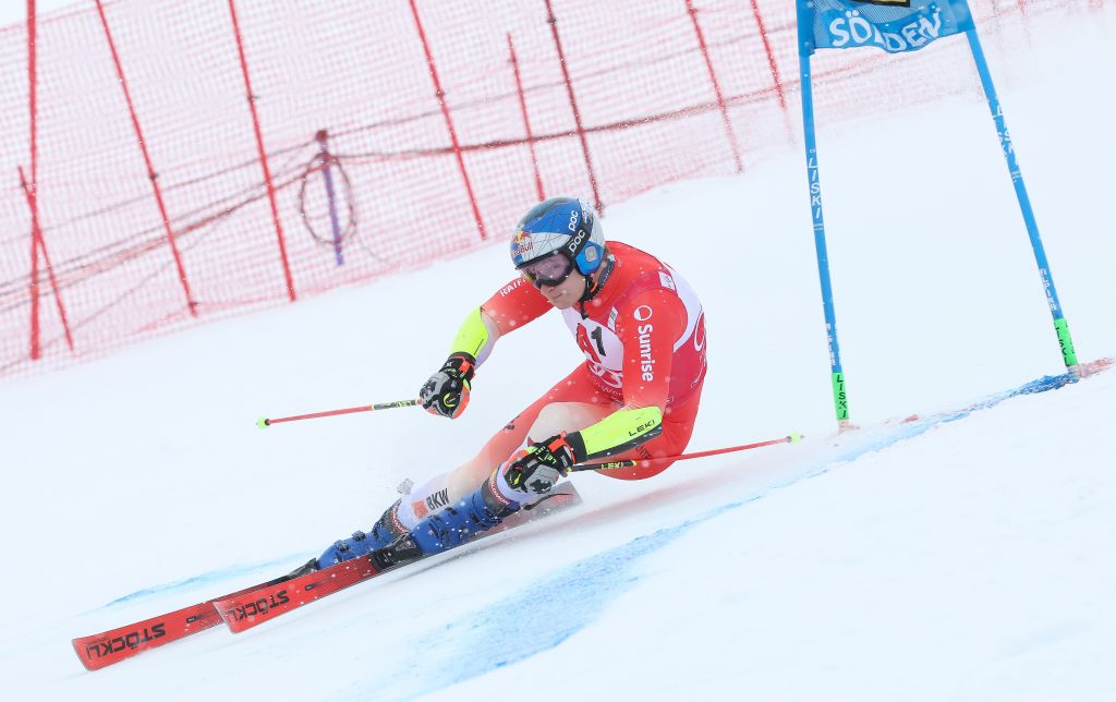 Marco Odermatt vince il primo gigante di Coppa del Mondo a Soelden