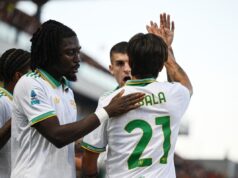 La Roma batte il Sassuolo 1-0 e aggancia il Napoli, Dybala decisivo