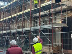 Fermati i lavori al Politeama, si smontano i ponteggi