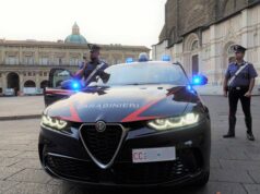 Prima il furto dello smartphone, poi la richiesta di soldi per la restituzione. Due persone arrestate per tentata estorsione