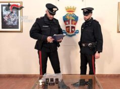 Hashish, cocaina, taser e materiale per il confezionamento: 37enne italiano arrestato a Bologna