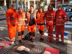Settimana Viva, in piazza Matteotti la chiusura con centinaia di cittadini impegnati nella ‘catena della sopravvivenza’