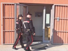 Rubiera: si presenta per discutere di un vecchio debito ma porta con se un coltello