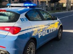 29enne arrestato dalla Polizia subito dopo aver commesso una rapina in viale IV Novembre a Reggio