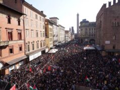 Sciopero, in piazza a Bologna migliaia di persone