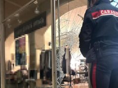 Identificato dai carabinieri il presunto autore di una “spaccata” in un negozio di abbigliamento