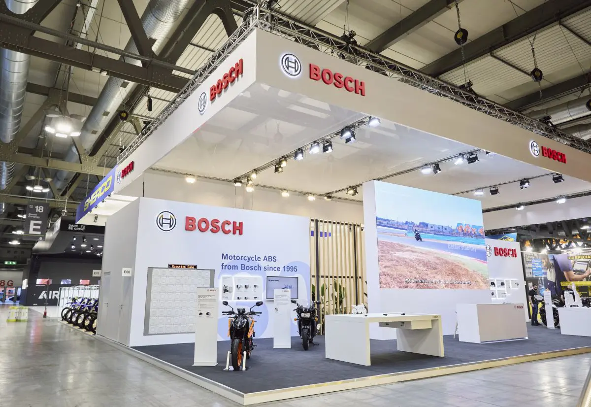 Bosch celebra tre decenni di sicurezza con l’ABS per le moto