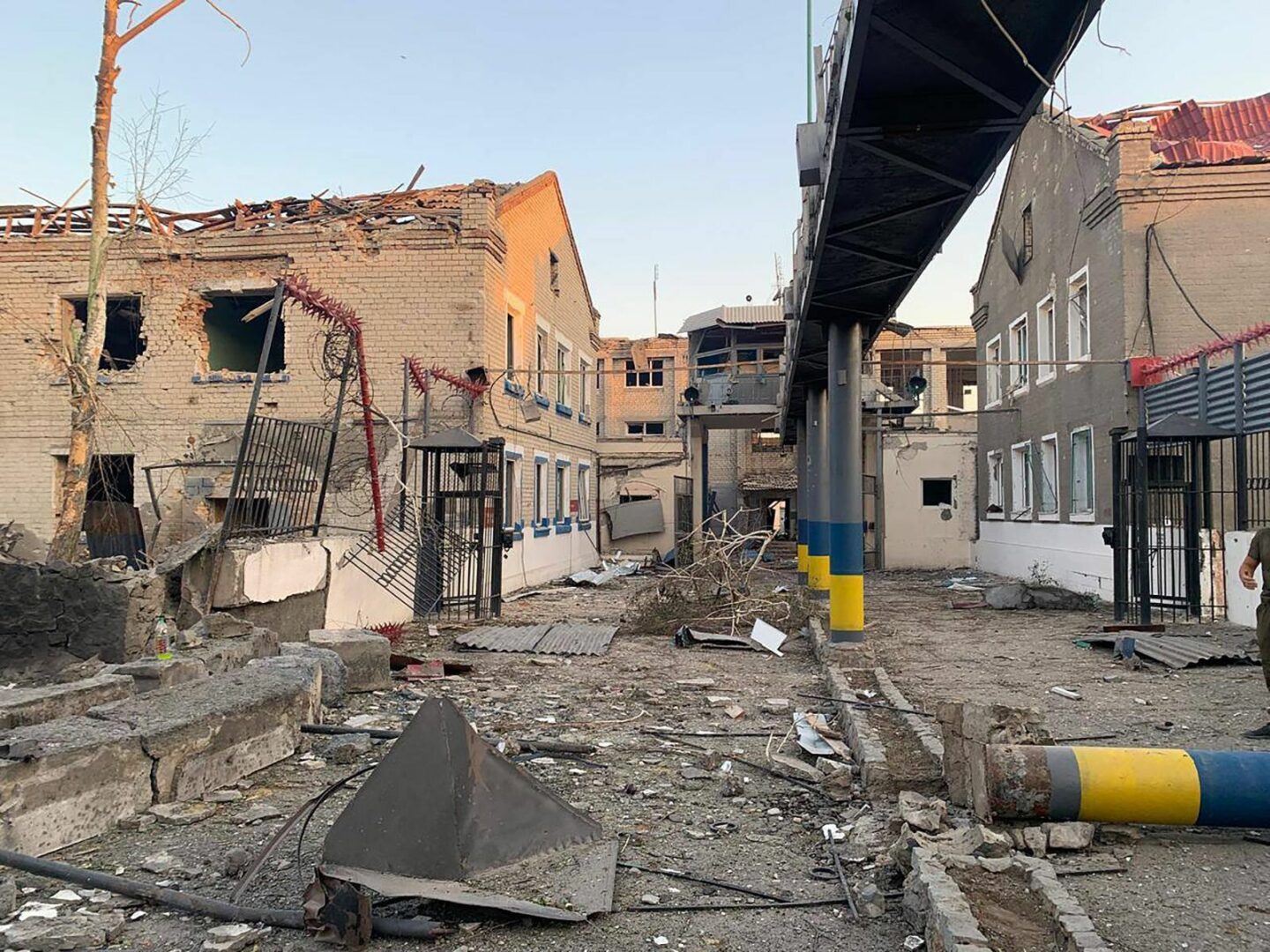 Massicci attacchi russi in Ucraina, molte città senza riscaldamento e acqua