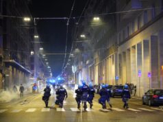 Bologna: partita basket, tensione e scontri durante corteo di protesta