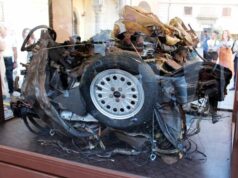 In piazza a Maranello l’auto di scorta di Giovanni Falcone