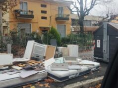 San Lazzaro: sgomberano appartamento e abbandonano rifiuti in strada, multati