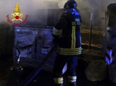 Cassonetti bruciati in serie durante la notte a Reggio Emilia
