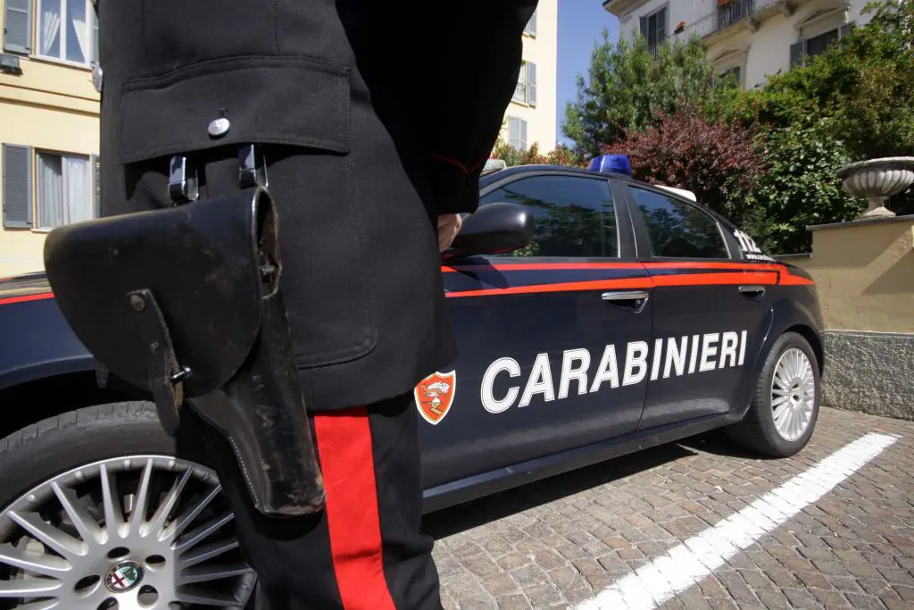 Violenta e maltratta anziani in casa riposo, arrestato operatore sanitario a Capri