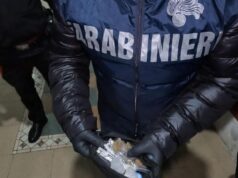 Piazze di spaccio in complesso residenziale nel napoletano, undici arresti