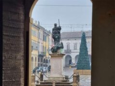 Gli uffici comunali di Guastalla in occasione delle festività natalizie