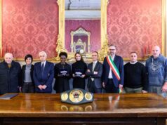 Il Sindaco Matteo Lepore ha consegnato la Turrita d’argento a Pamela Malvina Noutcho Sawa e alla Bolognina Boxe