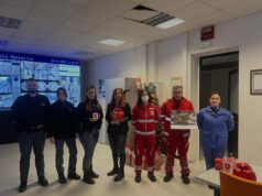 A Bologna Polizia di Stato, CUR (112 NUE), Croce Rossa e 118 si scambiano gli auguri di Natale