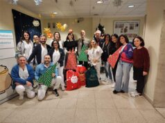 Alberi di cartone e regali per i bambini: il Natale solidale della DS Smith per l’AOU