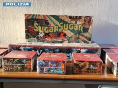 Bologna, un mix esplosivo: droga e fuochi d’artificio illegali. Scatta l’arresto