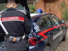 Fabbrico: perseguita la ex moglie e i figli, poi rifiuta il braccialetto elettronico e finisce ai domiciliari