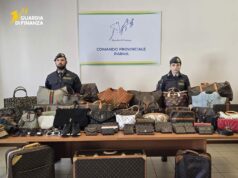 Parma: squestrati 1.900 prodotti con marchi di lusso contraffatti. Due denunce