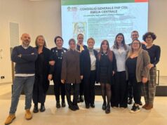 Reggio Emilia, oltre 10.500 badanti irregolari e 48mila anziani soli: la doppia emergenza che morde il territorio