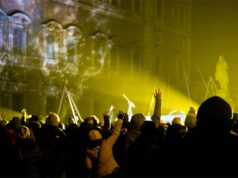 Capodanno 2026 a Modena, piazza Roma gremita per lo spettacolo “Galileo”