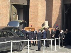 L’ultimo saluto a Valentino, “Grazie per avere creato bellezza”