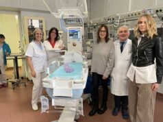 Un’incubatrice con funzioni di terapia intensiva mobile donata da Progetto Pulcino alla Neonatologia del Santa Maria Nuova