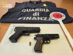 Parma: ruba un cellulare ad una ragazza in un locale e poi la minaccia