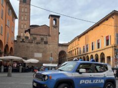 Bologna, credeva di avere trovato possibili clienti ma erano poliziotti in borghese