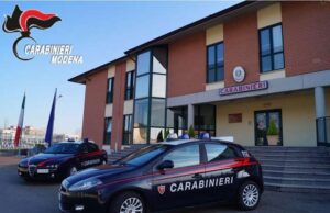 Mirandola, l’autovettura dell’ex in fiamme: i Carabinieri ricostruiscono un anno di persecuzioni e arrestano una donna