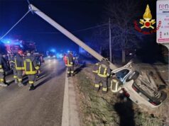 Casalgrande, con l’auto contro un palo: grave una 30enne