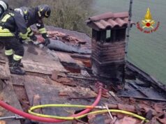 A fuoco il tetto di un’abitazione stamane a Crevalcore
