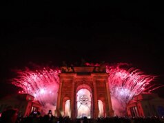 Mattarella in tram, poesia, musica e grandi star: parte Milano-Cortina